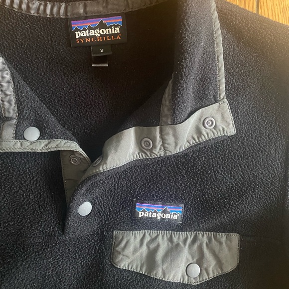 Black and Grey Patagonia Synchilla Fleece Sweater Sweatshirt - Picture 2 of 4